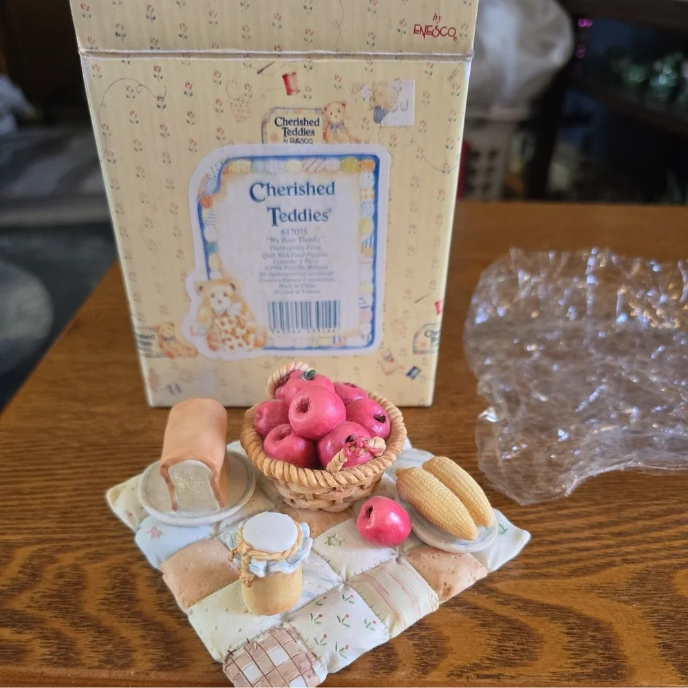 Vintage Cherished Teddies Thanksgiving Feast We Bear Thanks Quilt with Food 1994